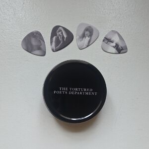 Taylor Swift Guitar Picks And Black And White Tin